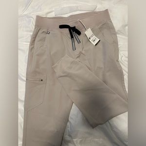 Figs Zamora joggers in limited color “bone” NWT